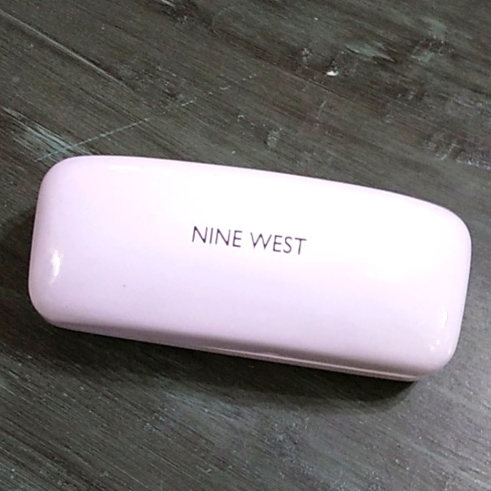 Nine West white and black hard eye glasses case EUC